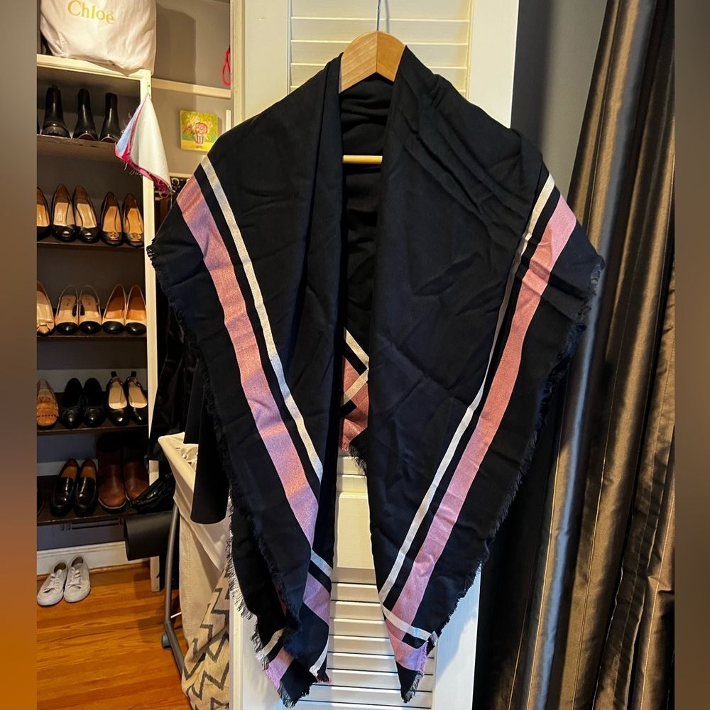 Gorgeous Pashmina Wrap in Rose and Black